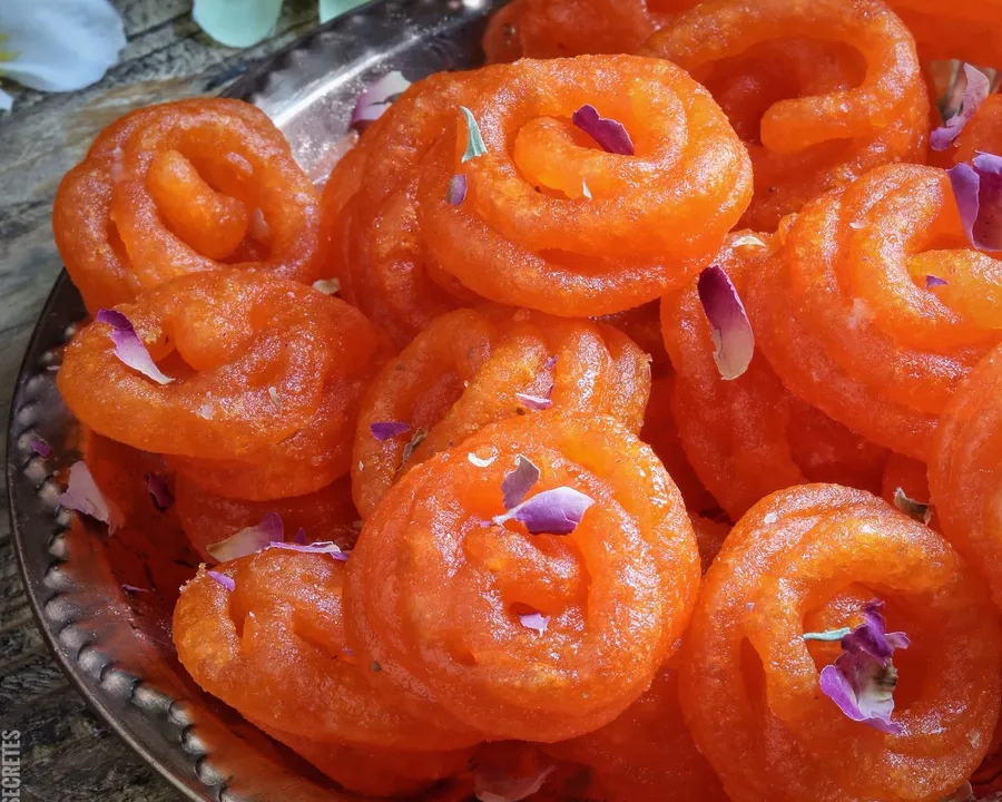 Fresh jalebi coils